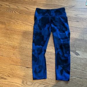 Women’s cropped lululemon leggings